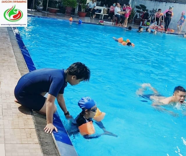 Sài Gòn Swimming dạy bơi ếch cho trẻ